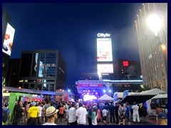 Toronto by night 54 - Dundas Square